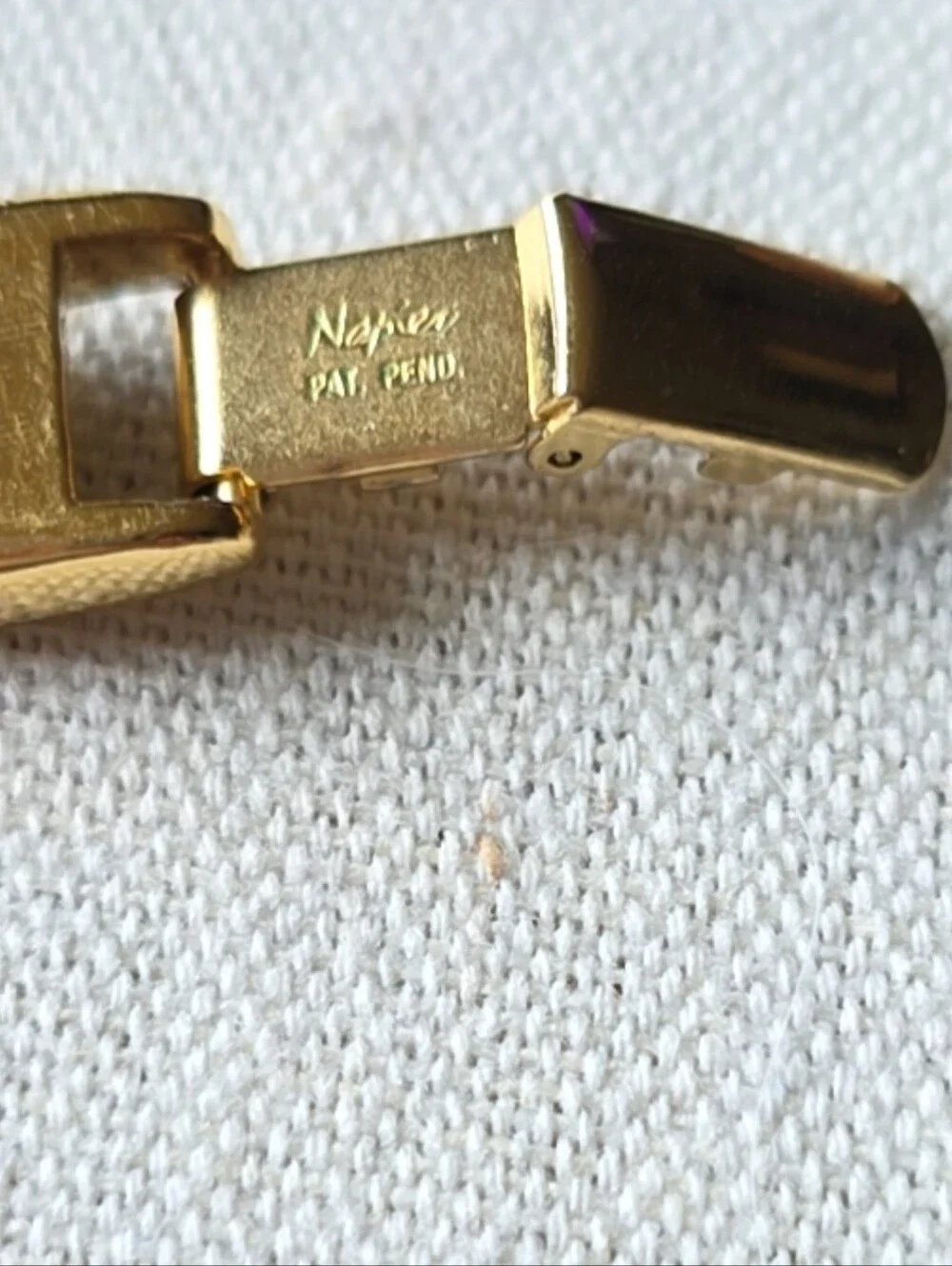 Vintage Signed NAPIER Pat Pend Gold Tone Flat Herringbone Collar Necklace